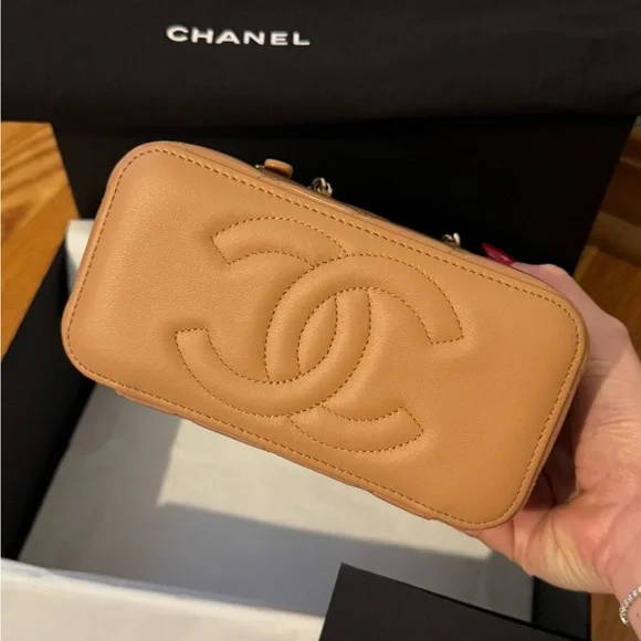 CHANEL Timeless Classic Handle Clutch Chain Patent Calfskin Shiny Gold Hardware - Picture 8 of 14